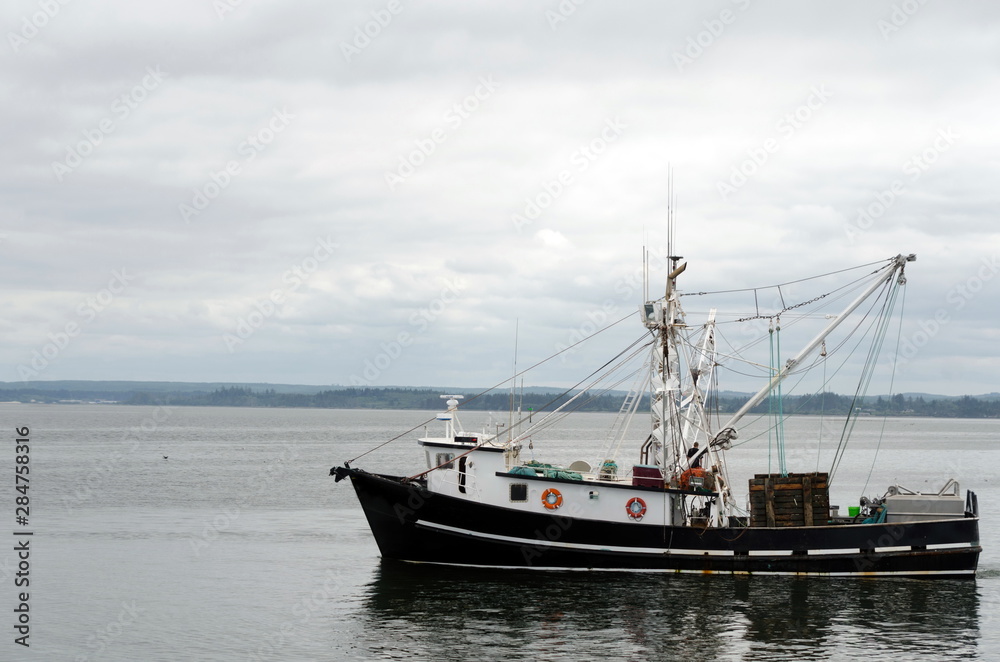 Fishing boat departing Westhaven Cove Fishing boat departing Westhaven Cove