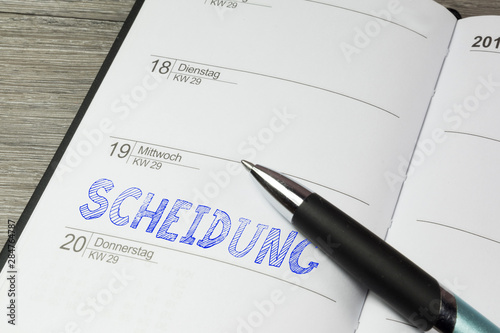 Ein Kalender und Termin für die Scheidung