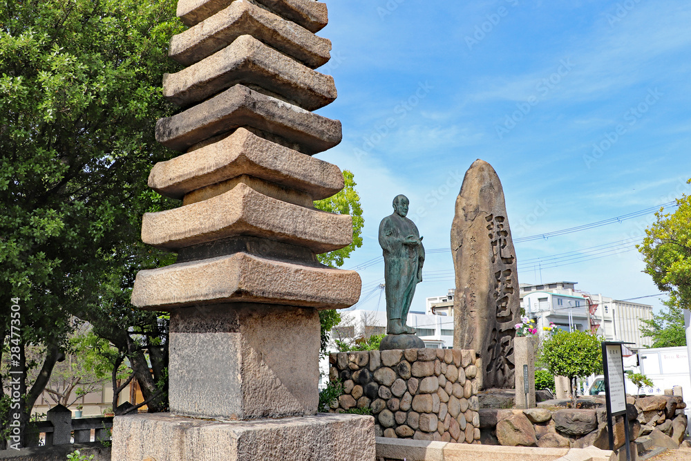 神戸・清盛塚と琵琶塚 Stock Photo | Adobe Stock