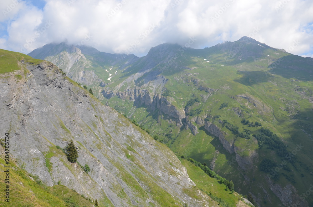 Fototapeta premium Départ de la randonnée des 5 lacs forclaz