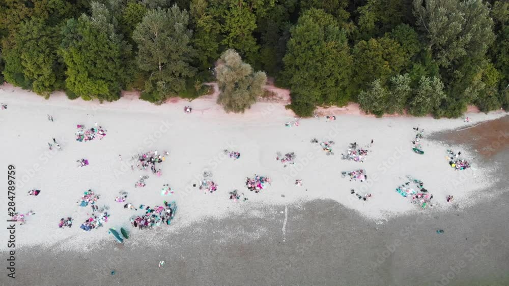 Flying over the river Isar in Munich Germany.
Made on summer with a DJI Mavic Air at 4k 24fps
above view of the beaches on the BBQ area