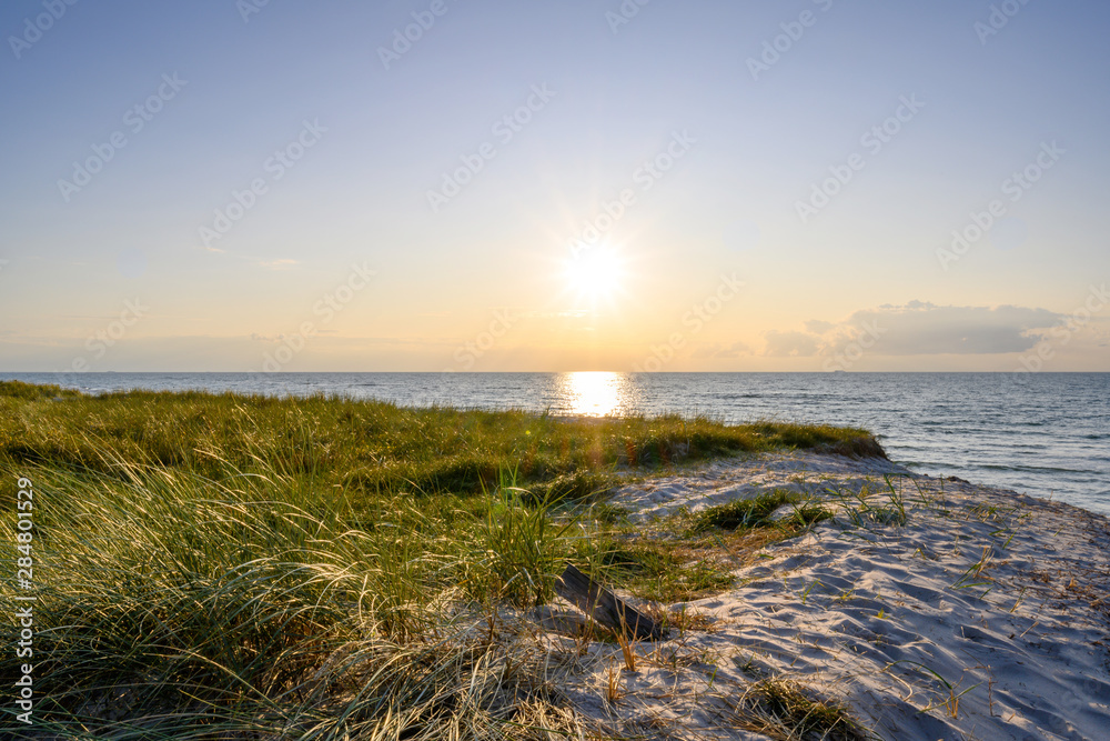 Obraz premium Sonnenuntergang in den Dünen der Ostsee