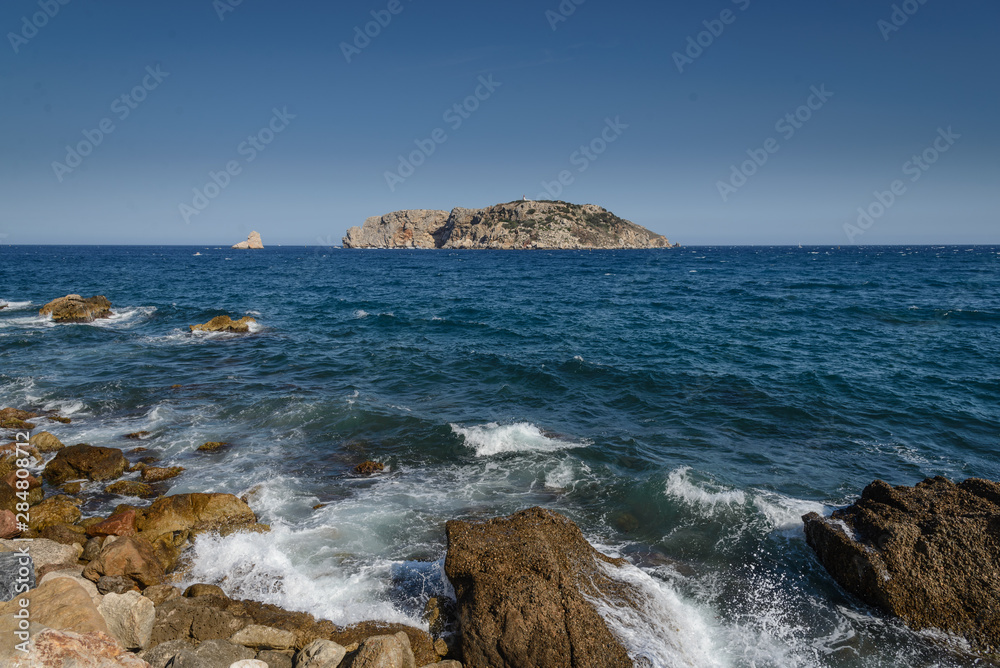 Las islas Medas (en catalán: Illes Medes) son un archipiélago situado en el mar Mediterráneo formado por unas siete islas pequeñas y algunos islotes