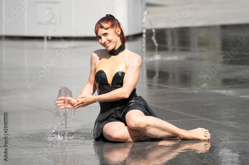 Tableau sur toile Latex unter den Fontänen