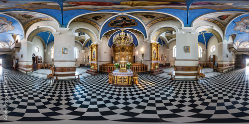 Foto Full spherical seamless hdri panorama 360 degrees inside interior of old church