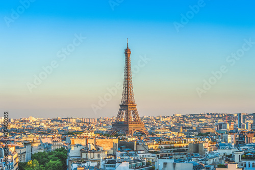 skyline of paris with eiffel tower at dusk © Richie Chan