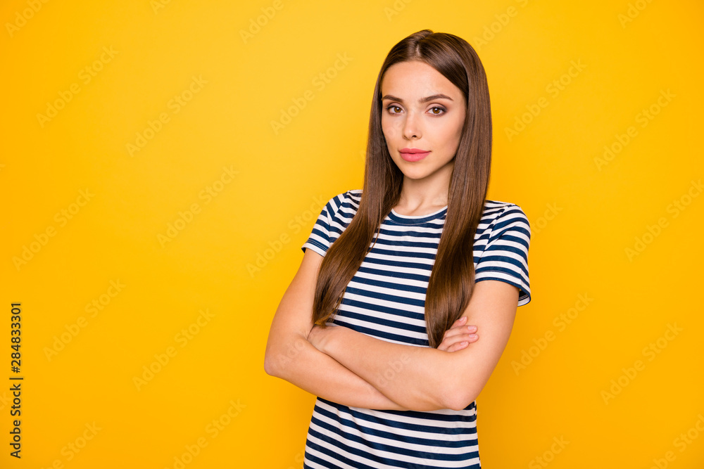 Obraz premium Close up photo of cool lady with crossed arms company representative wear striped t-shirt isolated yellow background