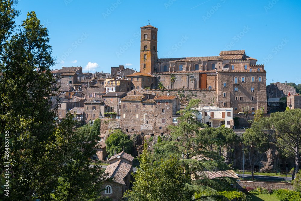 Blick auf die historsche Altstadt Sutri Italien