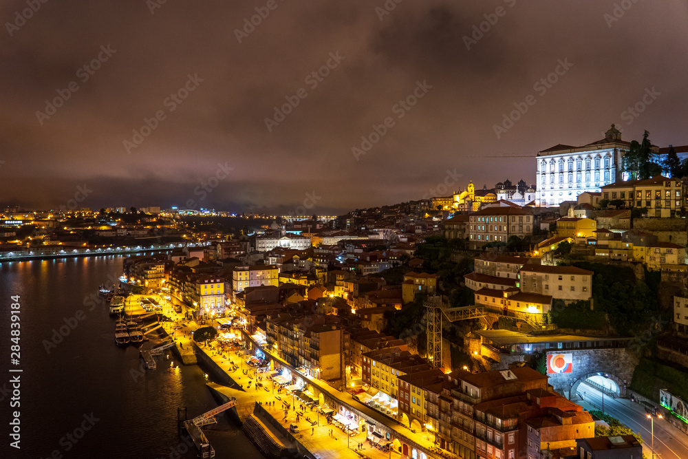 Porto at night - obrazy, fototapety, plakaty 