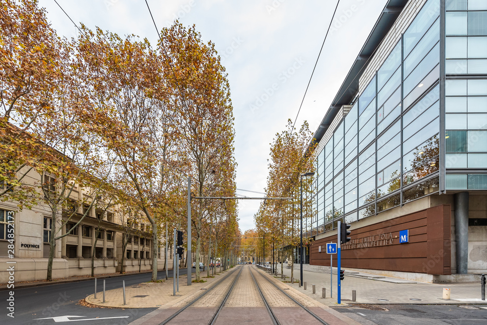 Médiathèque Emile Zola à Montpellier Antigone Photos | Adobe Stock