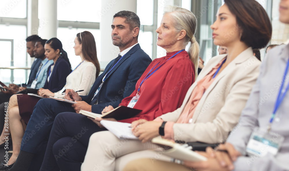 Obraz premium Side view of business people attending a business seminar