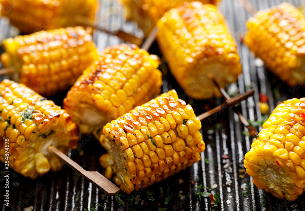 Grilled corn on the cob with butter and  salt  on the grill plate, close-up - obrazy, fototapety, plakaty 
