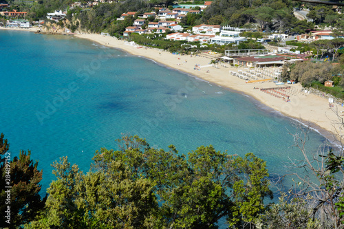 Fototapeta Naklejka Na Ścianę i Meble -  Veduta aerea della spiaggia della Biodola, isola d'Elba, Toscana, Italia