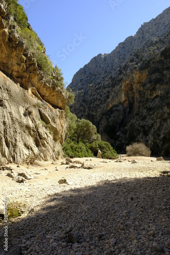 Die Felsenschlucht Torrent de Pareis bei Sa Calobra in der Serra de Tramuntana, Mallorca, Balearen, Spanien