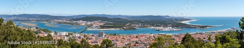 Panorama sur Viana do Castelo  Portugal  depuis le belv  d  re de Santa Luzia
