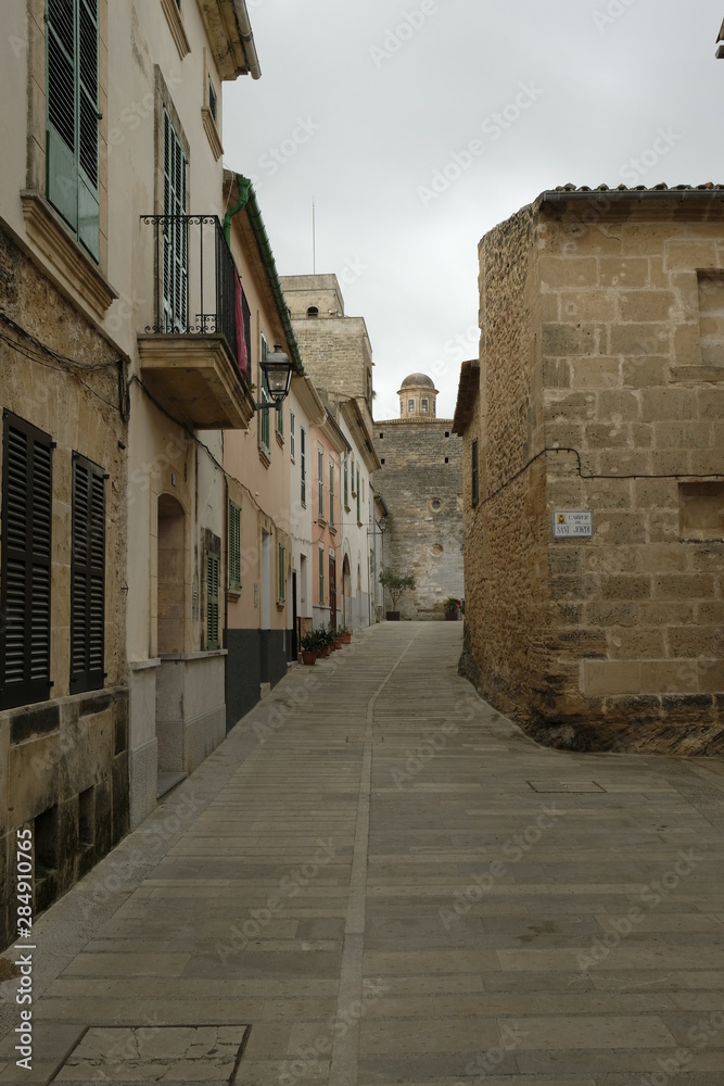 Fototapeta premium Die Altstadt von Alcúdia, Mallorca, Balearen, Spanien