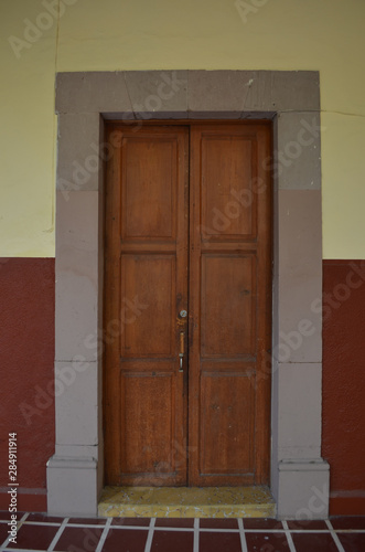 puerta vieja de madera