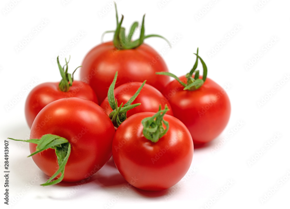 Rote Tomaten, Solanum lycopersicum, vor weißem Hintergrund