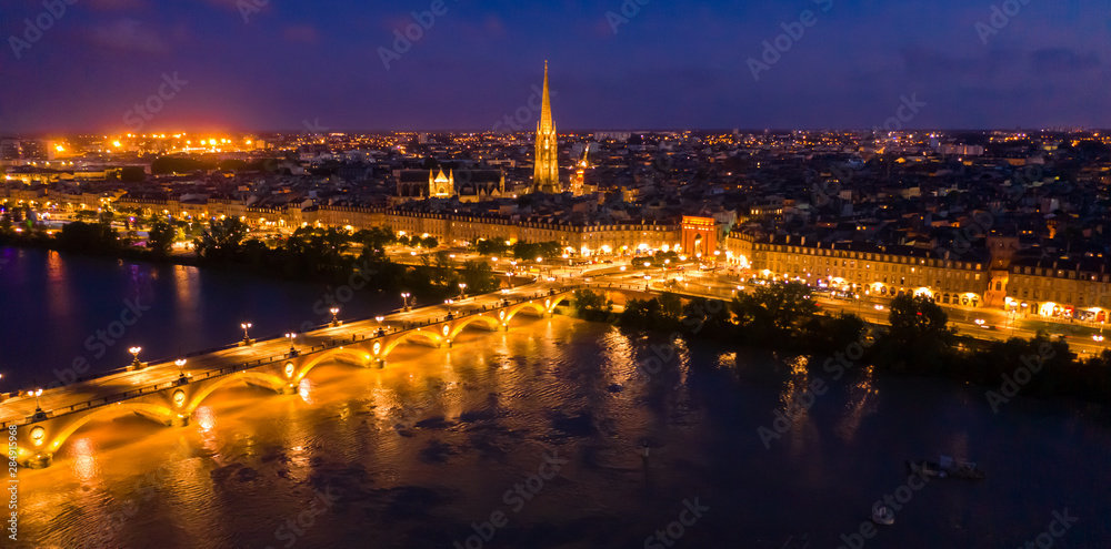 Obraz premium Night view from the drone on the Bordeaux. France