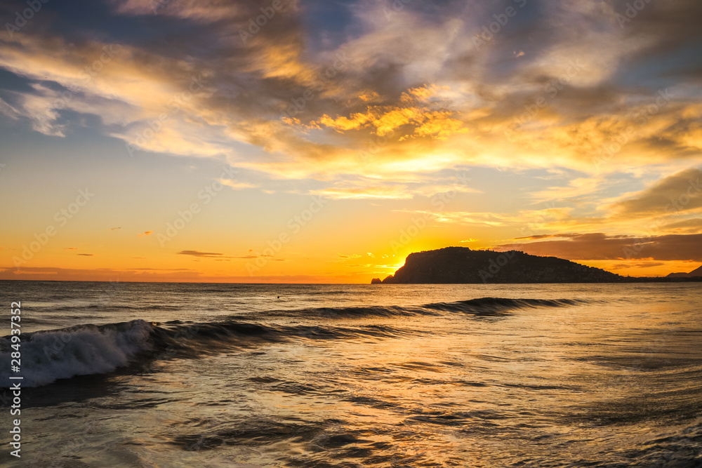 Obraz premium sunset over the sea, alanya