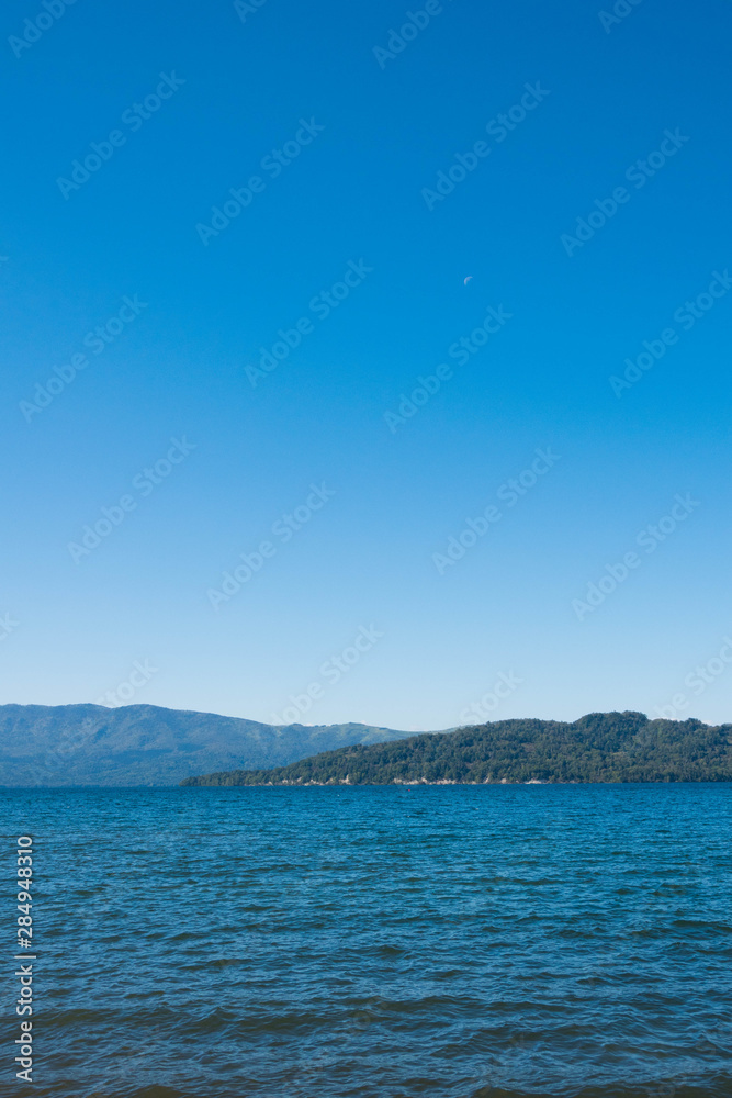 静かな青い湖　屈斜路湖
