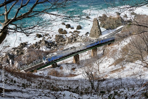 《五能線が走る風景（冬）》青森県深浦町