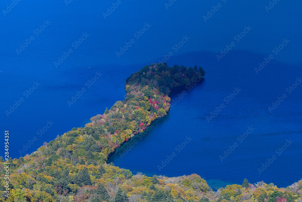 半月山の展望台から見た中禅寺湖と八丁出島