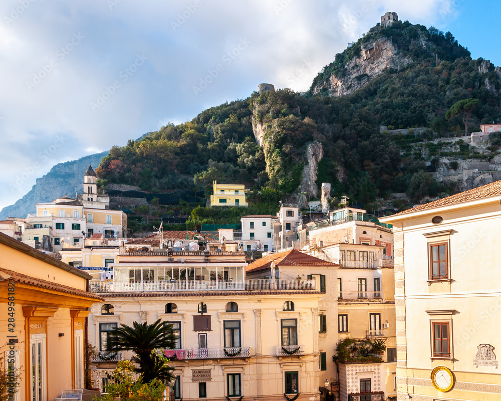 Amalfi, splendid village and seaside resort capital of the homonymous Amalfi Coast, behind the Gulf of Naples and close to Positano, Sorrento, Ravello and Pompei.