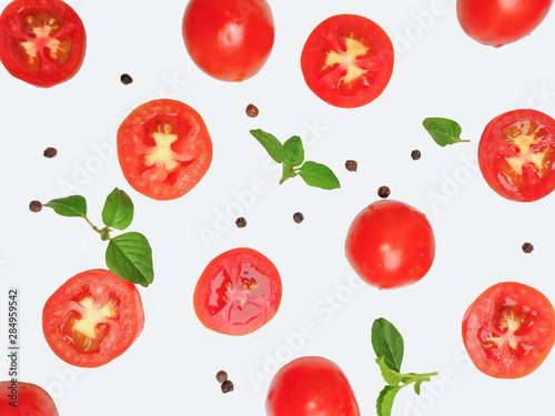 Fototapeta Naklejka Na Ścianę i Meble -  Tomato and tomato slices with white background