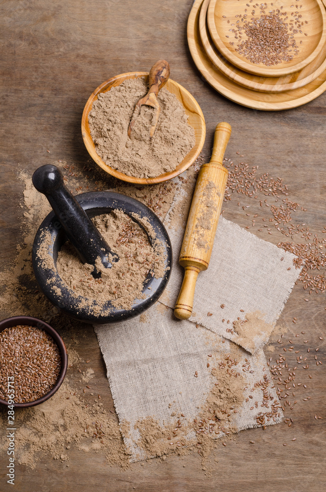 Flax flour with brown flax seeds