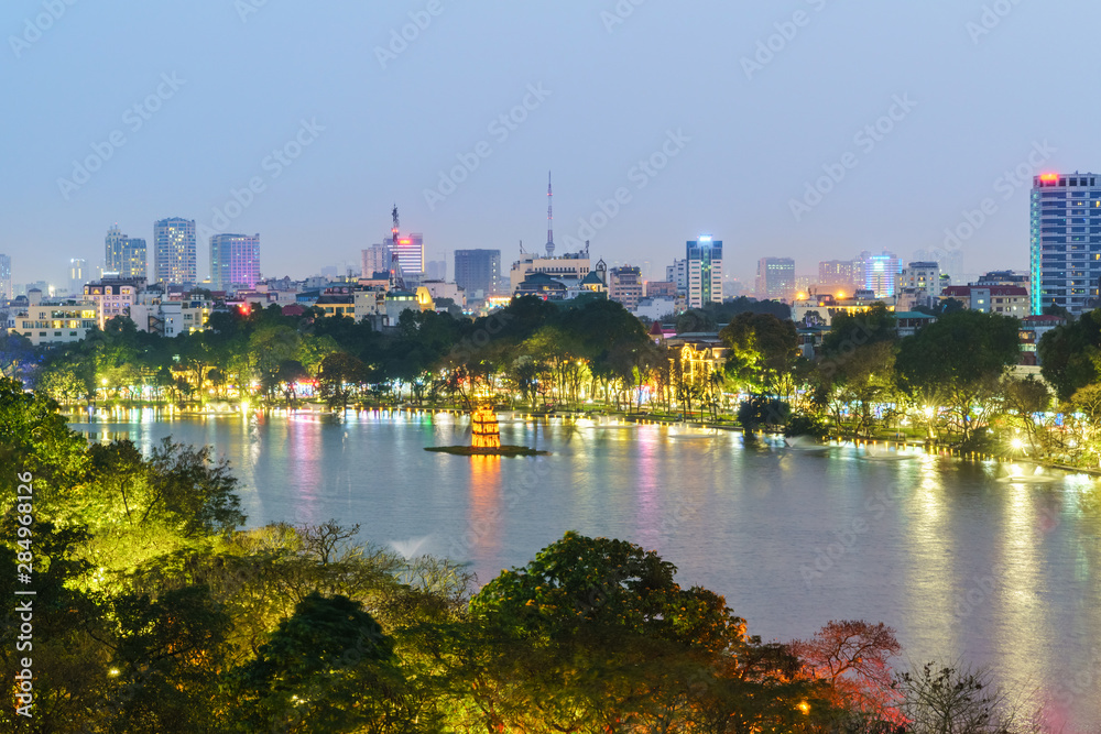 Obraz premium Aerial skyline view of Hoan Kiem lake or Ho Guom, Sword lake. Hoan Kiem is center of Hanoi city. Hanoi cityscape.