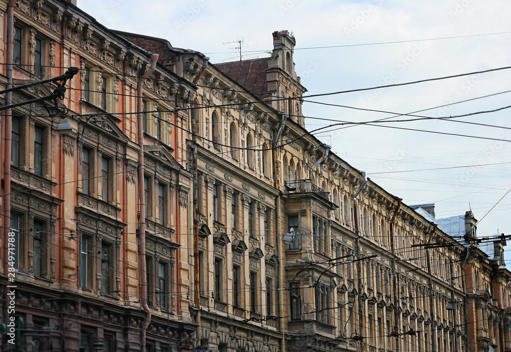 Fototapeta premium Old city building fragment. Urban landscape of Saint-Petersburg city. districts with retro buildings of Saint-Petersburg, Russia. urban cityscape panorama view of old house. soft selective focus