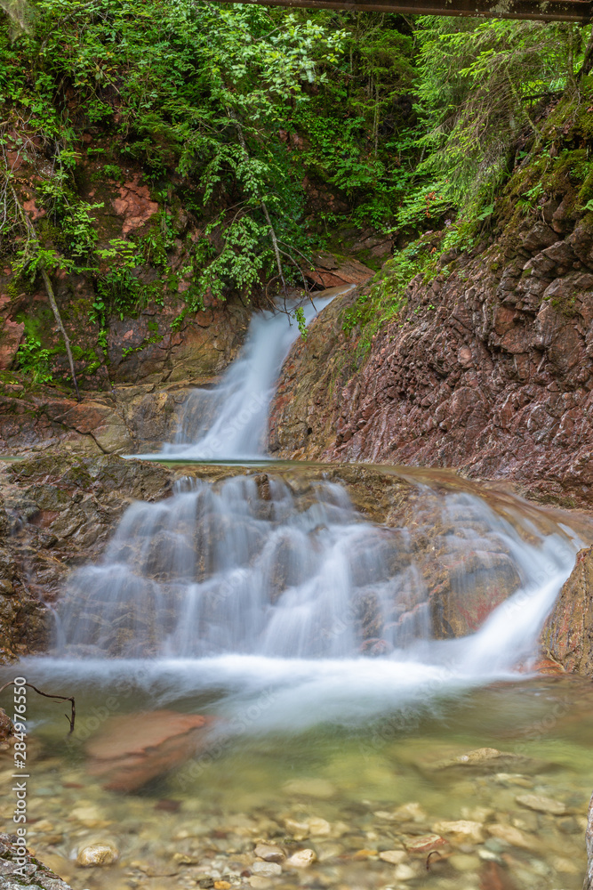 Obraz premium Wasserfall in der Schleifmühlenklamm in Unterammergau