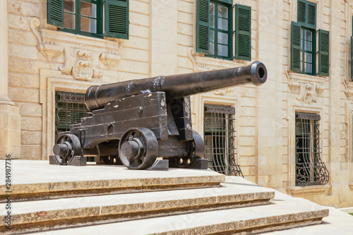 Εκτύπωση καμβά Old ship cast iron gun in front of the building of Sandstone