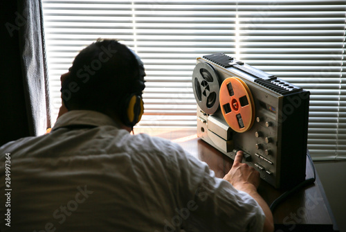 Obraz na plátně Special agent listens on the reel tape recorder