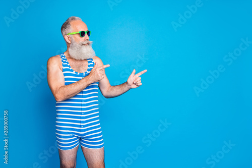 Portrait of nice attractive confident content funky gray-haired man showing advice ad advert decision idea copy empty space isolated over bright vivid shine turquoise blue background