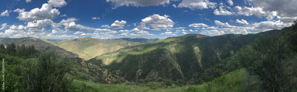 Naklejka premium view of mountains