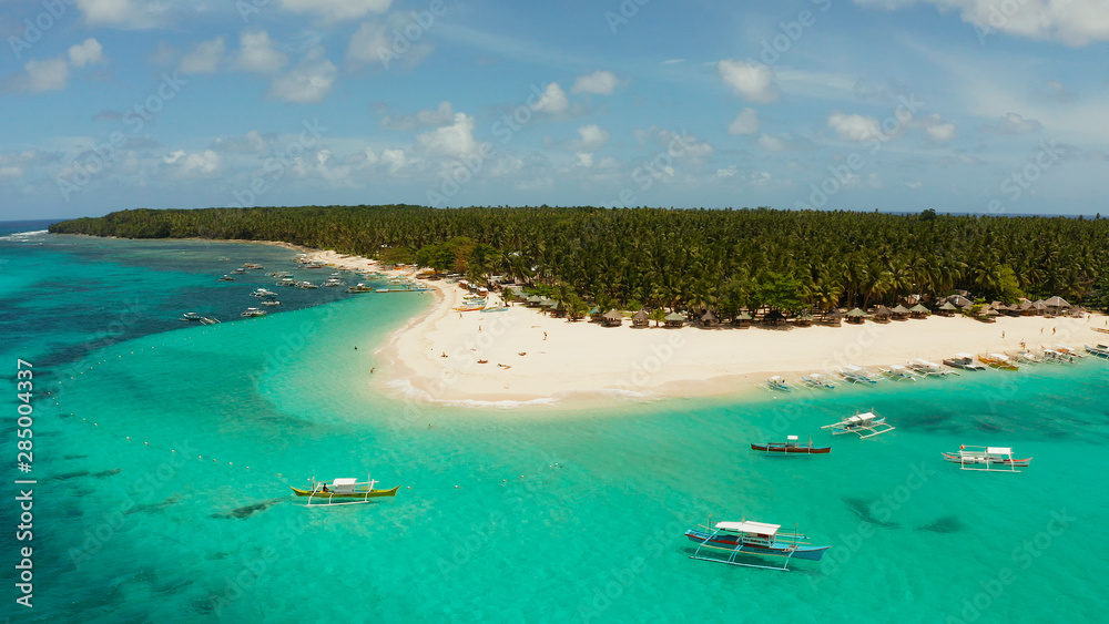 Obraz premium Seascape with beautiful beach and tropical island palm trees by coral reef from above. Daco island, Philippines. Summer and travel vacation concept