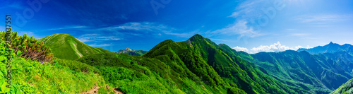 鏡平山荘から双六小屋ルートから見た風景（パノラマ写真） © camera papa