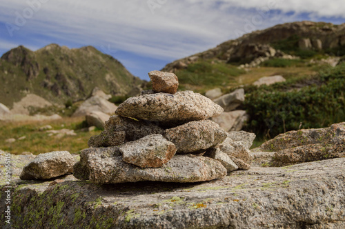 Cairn on a trail © Bruno
