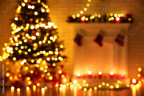 Obraz na plátne Blurred background of decorated fireplace near christmas tree