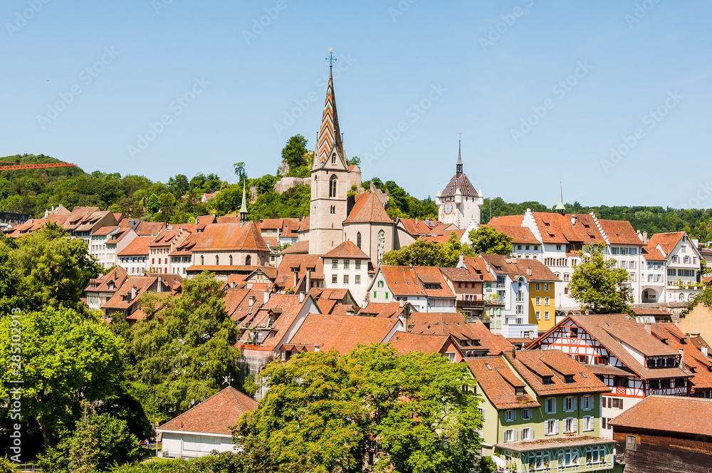 Fototapeta premium Stadt Baden, katholische Kirche, Stadtturm, Altstadt, Schlossberg, Ruine, Altstadthäuser, Aargau, Sommer, Schweiz 