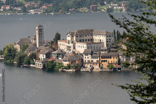 Canvastavla panorama with view of the orchard lake