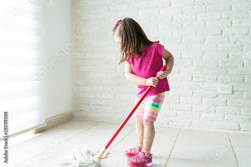 Canvas Print Kid Doing Household Chores At Home