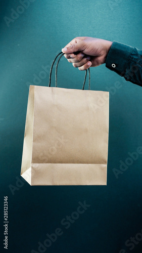 help the planet with paper bags, paper bag, paper bag to buy, take your bags to buy them, make your paper bag and help the planet photo