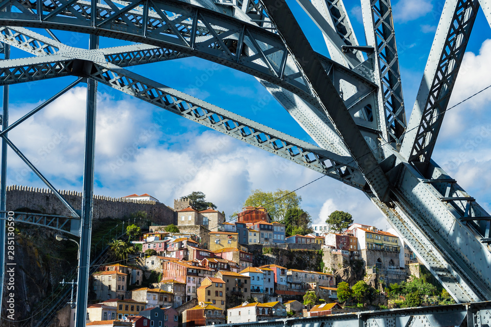 Obraz premium View of the old city center of Porto or Oporto from Luis I bridge