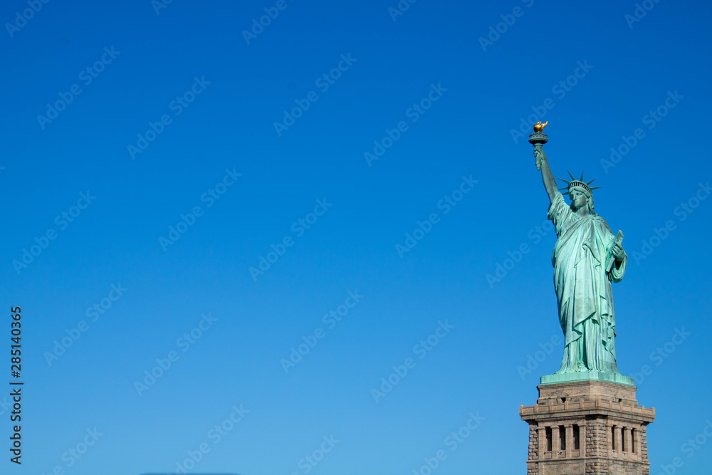 Fototapeta premium Statue of Liberty with clear sky and copy space II
