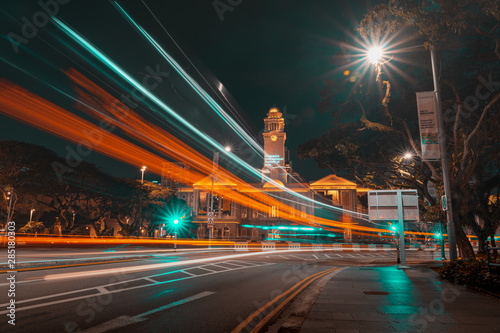 Canvas Print SINGAPORE - MAY 19, 2019: Victoria Theatre oldest museum in Singapore by night