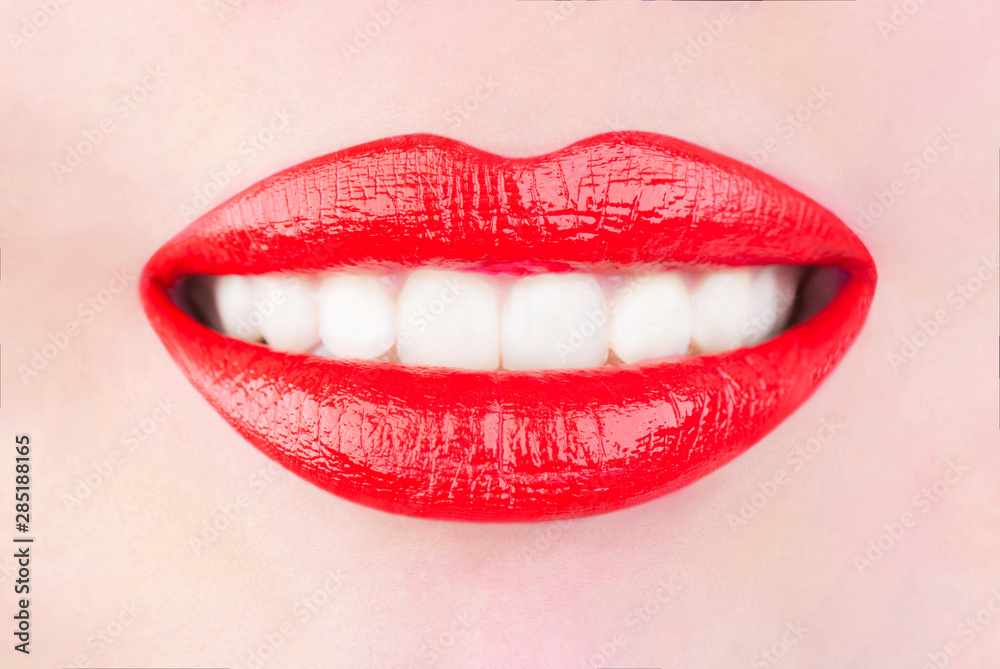 Foto Stock Red lips, beautiful makeup, sensual mouth, sexy lip, smile.  Lipstick or lipgloss. Beauty sensual lips, beautiful lip, bright lipstick.  Close up, macro with beautiful mouth, sensual makeup. | Adobe Stock