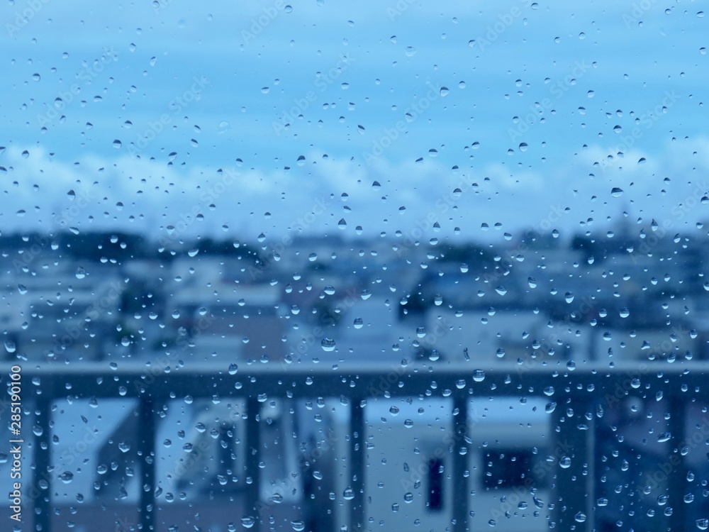 雨と街と空模様 Stock 写真 | Adobe Stock